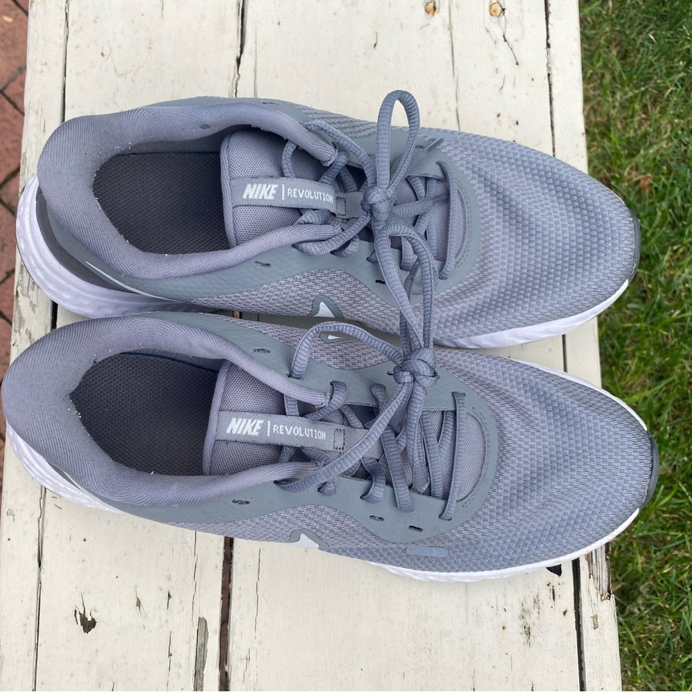Men’s Grey/ blue Nike Revolutions